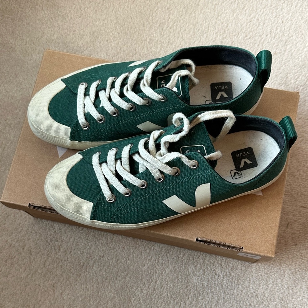 Veja Green Canvas Sneakers (Nova)